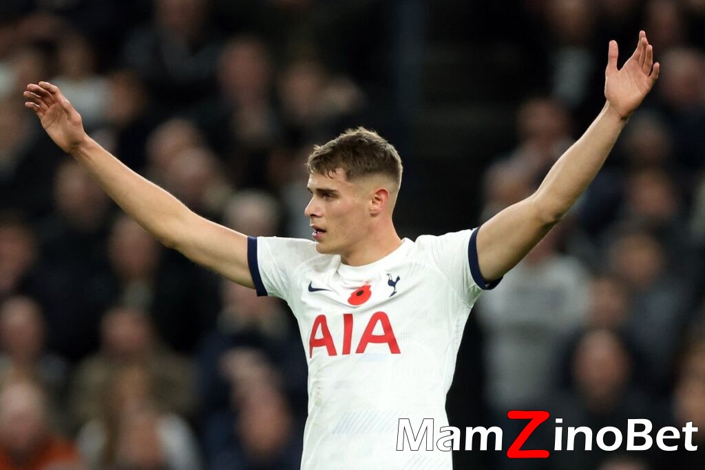 wp15483258-1024x683 Tottenham's summer spending sends strong message, says Micky van de Ven