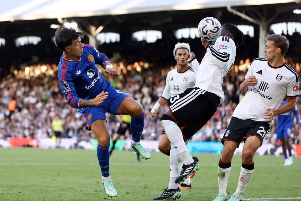 0_Fulham-v-Manchester-United-Premier-League-202627-1024x682 Manchester United Rescue a Lacklustre Draw at Fulham