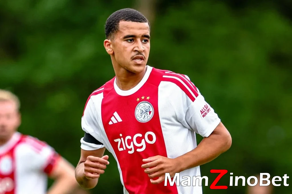 d2a5ac51a24b3627b2f7b7b614680dd720260729105428 Ouahbi unveils Morocco squad with Ajax prospect Ouazane earning first call-up